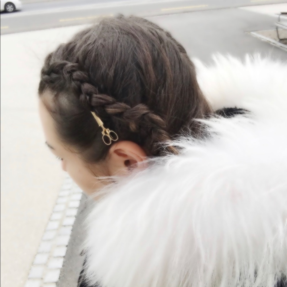 *Back in Stock* Amazing Scissor Hair Pin ✂️ - Picture 3 of 6
